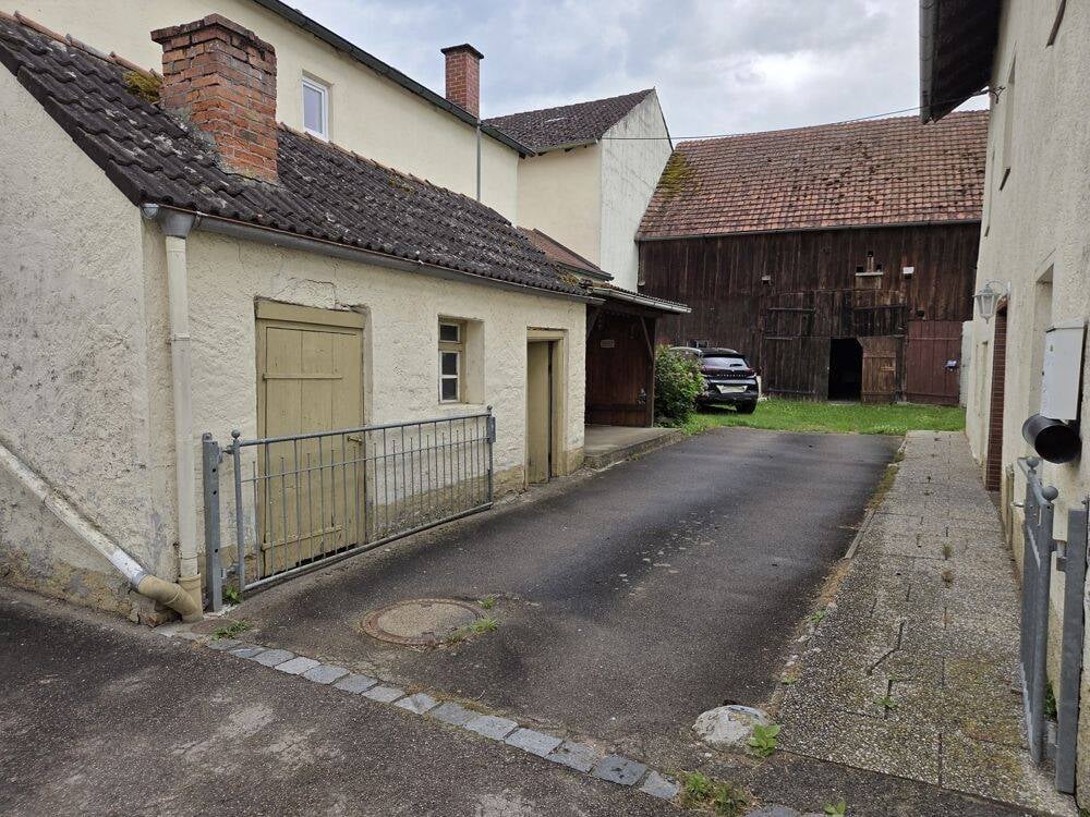 Immobilie in Kösching - Ländlicher Charme, Bauernhof mit Nebengebäuden und großem Grundstück in Bettbrunn! - Bild 1