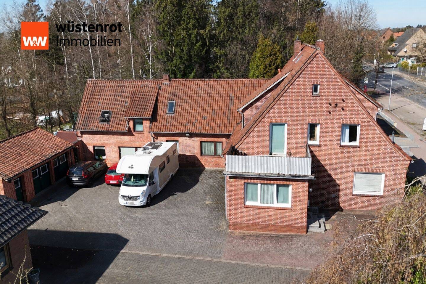 Immobilie in Verden (Aller) - Voll vermietetes Wohn- und Geschäftshaus mit 5 Einheiten, 5 Garagen und großem Grundstück - Bild 1