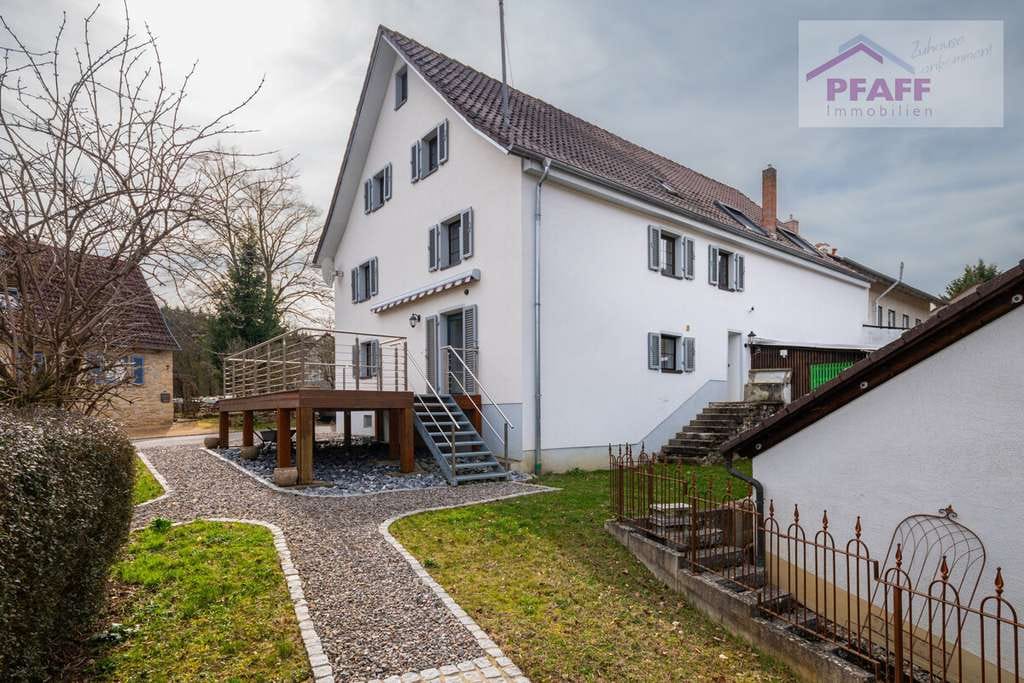 Immobilie in Tengen - Endlich ankommen? In Uttenhofen!
Kernsaniertes EFH, angebaut mit Brandschutzmauer an Nachbarhaus - Bild 0