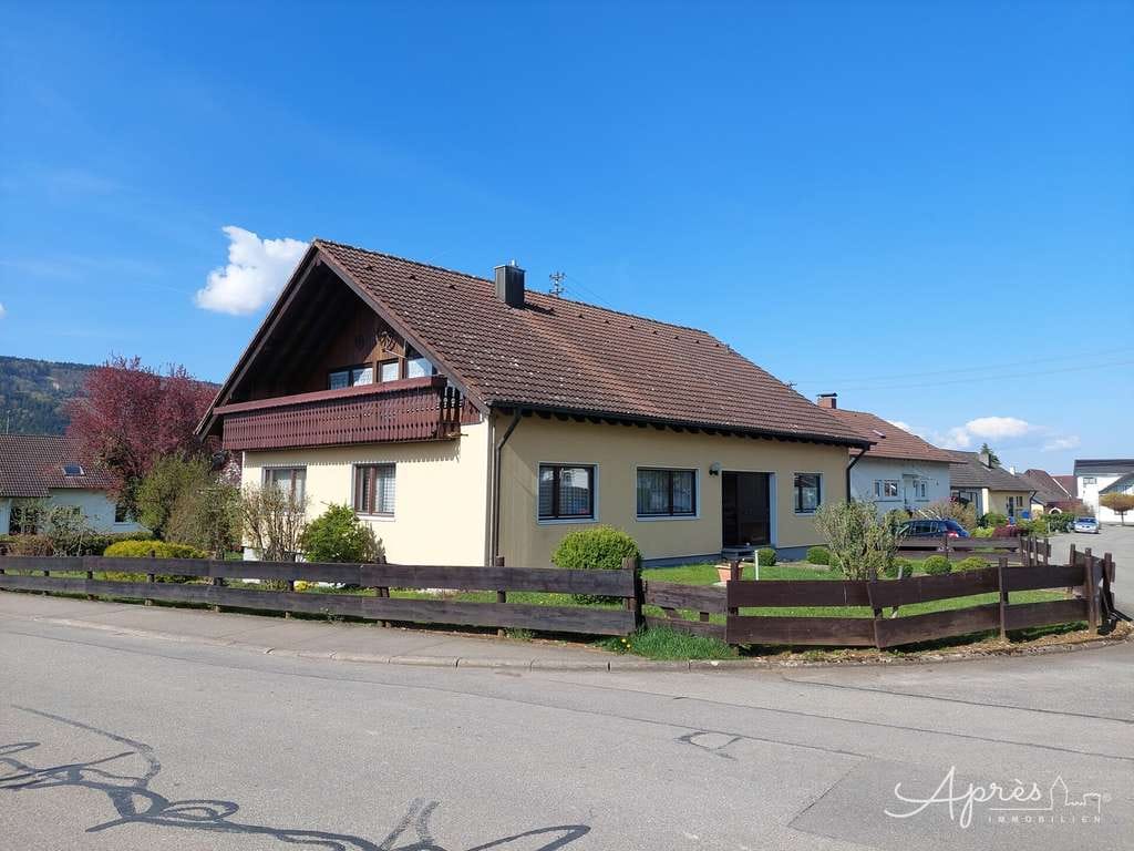 Immobilie in Balgheim - Wo aus Räumen Lieblingsorte werden-Großes Einfamilienhaus mit Einliegerwohnung - Bild 1