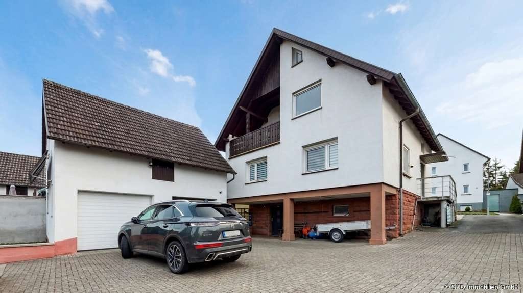Immobilie in Höpfingen - Viel Platz für Ihre Wohnträume in Höpfingen: Zweifamilienhaus mit großem Garten und Nebengebäude - Bild 0