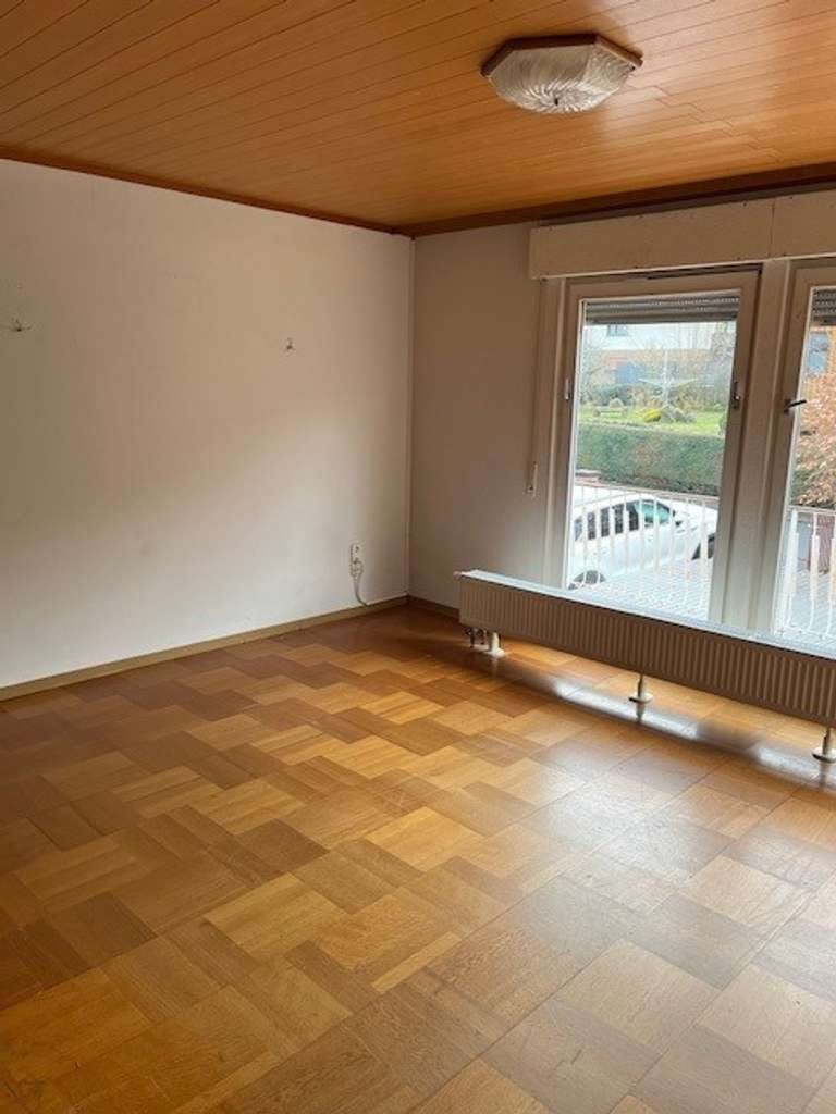 Immobilie in Glauburg - Freistehendes Einfamilienhaus mit Garagen - Bild 4