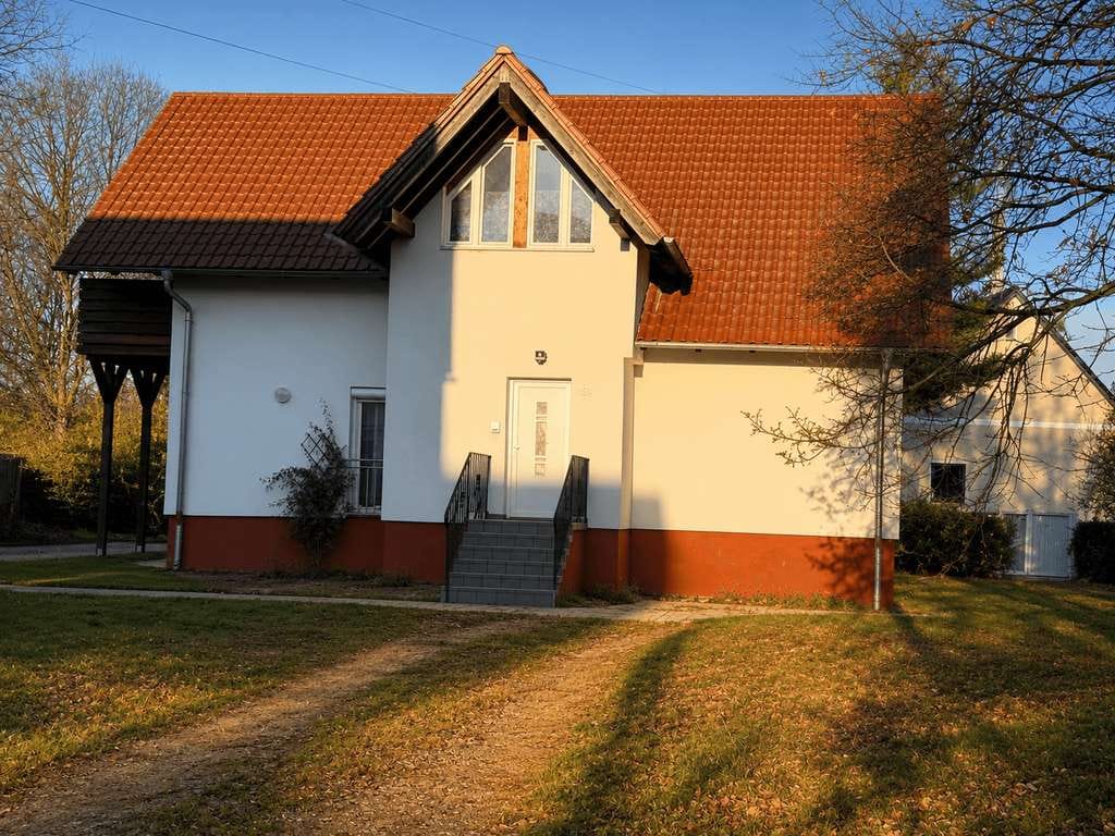 Immobilie in Hohen Neuendorf - 2-Familienhaus im Berliner Speckgürtel mit gesicherten Mieteinnahmen - Bild 0