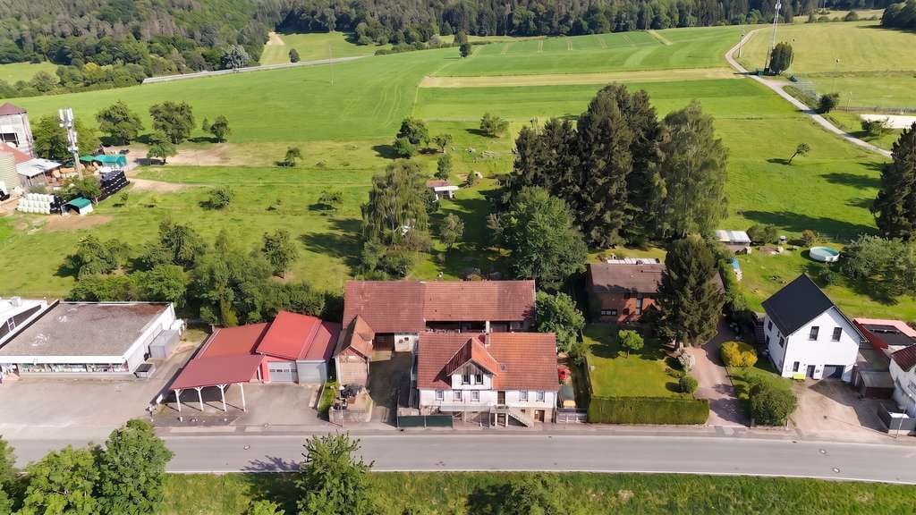 Immobilie in Oberzent - Historische Hofreite mit großem Grundstück & unverbaubarer Feldrandlage – Liebhaberprojekt oder e... - Bild 0