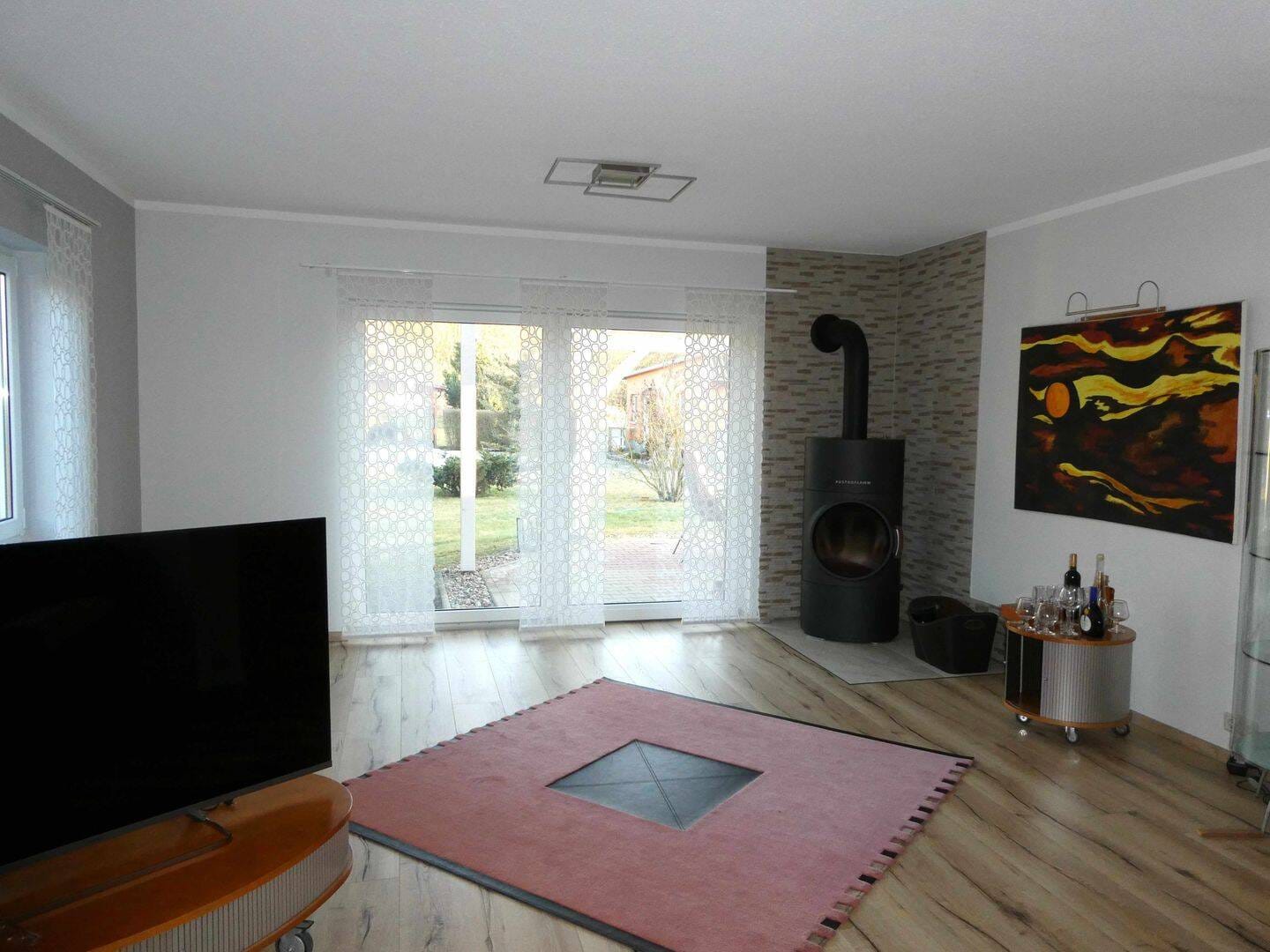 Immobilie in Lebus - Sehr schönes bezugsfertiges Einfamilienhaus mit Kamin, Photovoltaik,  Überdachte Terrasse – Doppelgarage mit Werkstatt, Pool, Pavillon - Bild 3