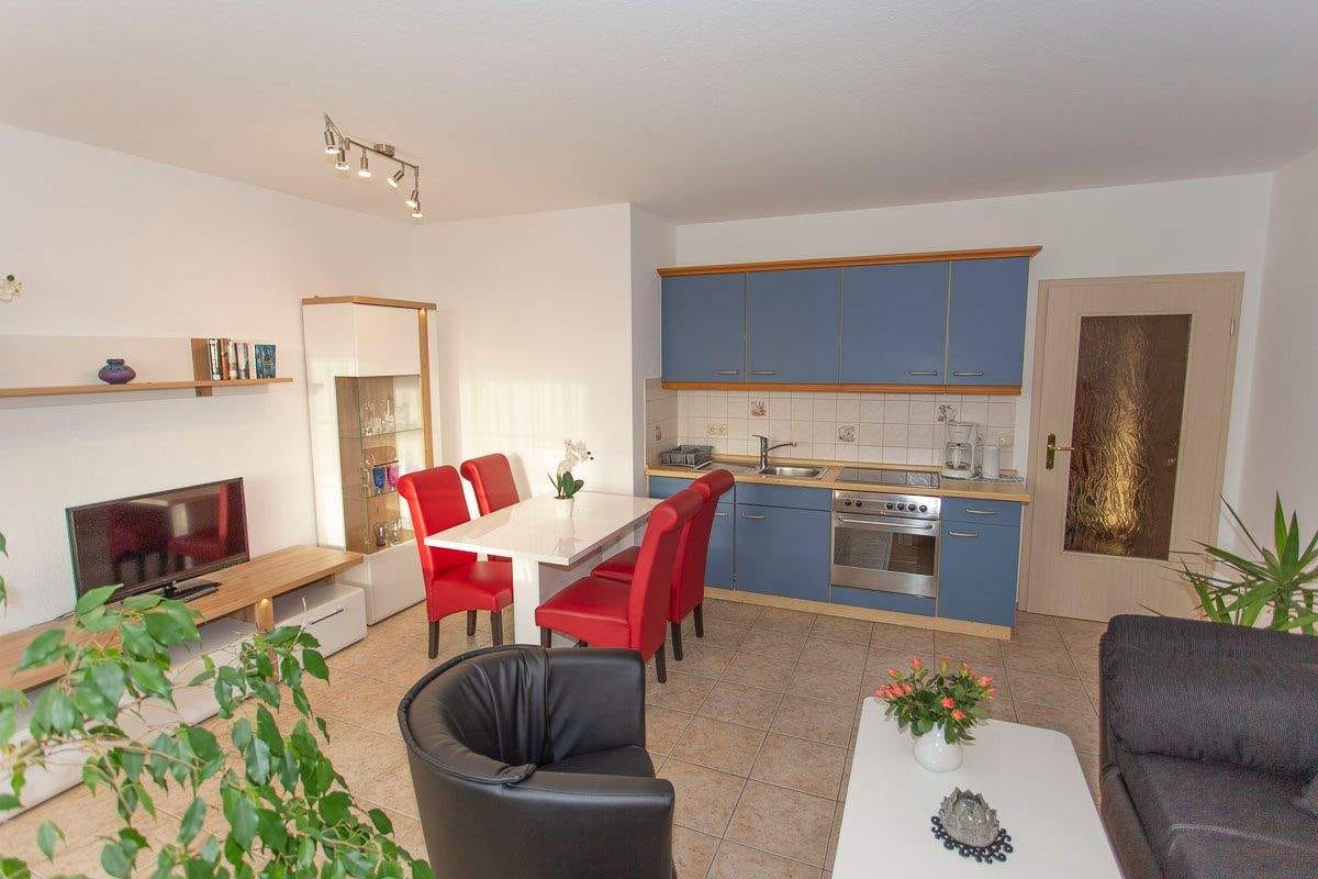 Immobilie in Göhren - Attraktives Apartmenthaus in Göhren auf Rügen – Zwei Häuser mit sieben Ferienwohnungen und Eigentümerwohnung - Bild 4
