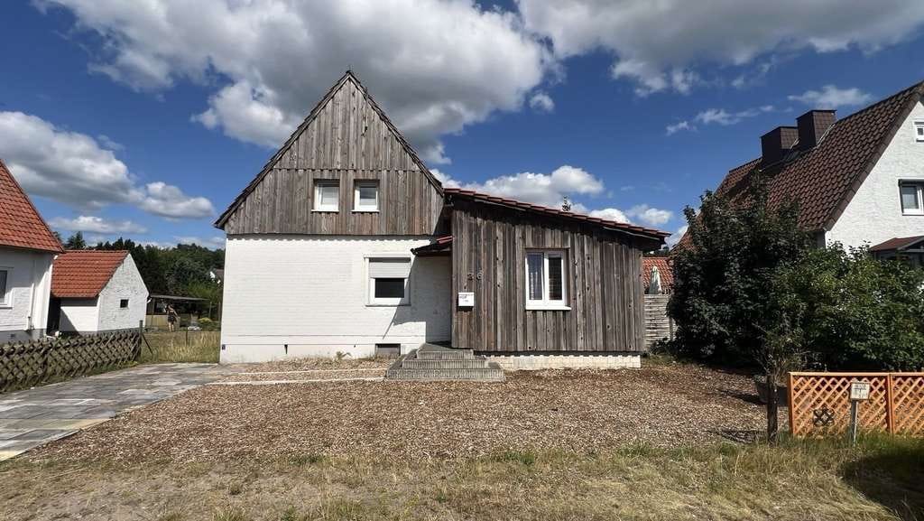 Immobilie in Winsen (Aller) - Einfamilienhaus mit vielseitigem Entwicklungspotenzial in ruhiger Lage von 29303 Winsen (Aller) - Bild 0