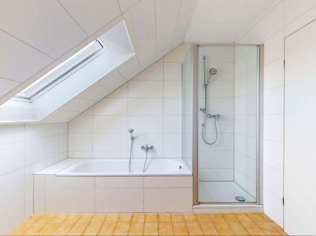 Immobilie in Delbrück - Dachgeschosswohnung mit Balkon & Stellplatz – ideal für Eigennutzer oder Kapitalanleger - Bild 3