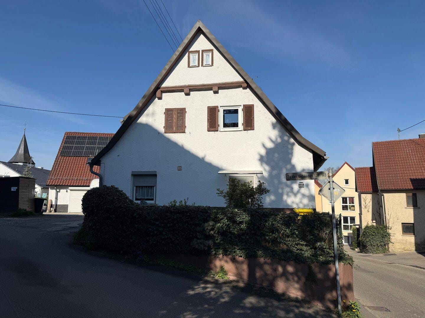 Immobilie in Waiblingen - * Waiblingen-Bittenfeld: Renovierungsbedürftiges Einfamilienhaus (DHH) mit kleinem Garten * - Bild 2
