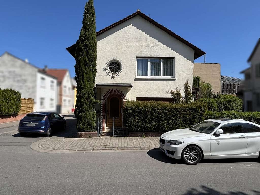 Immobilie in Osthofen - Ihr neues Zuhause: EFH mit Terrasse, Balkon, Gärtchen und Garage! - Bild 1