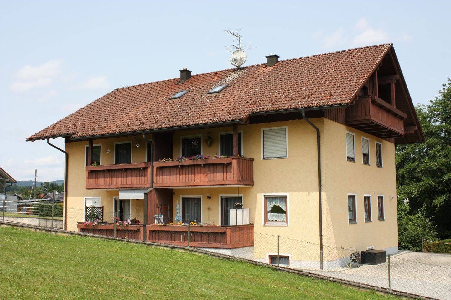 Immobilie in Bernried - Kapitalanlage! 6-Fam.-Haus nähe Schloss Egg - Bild 0