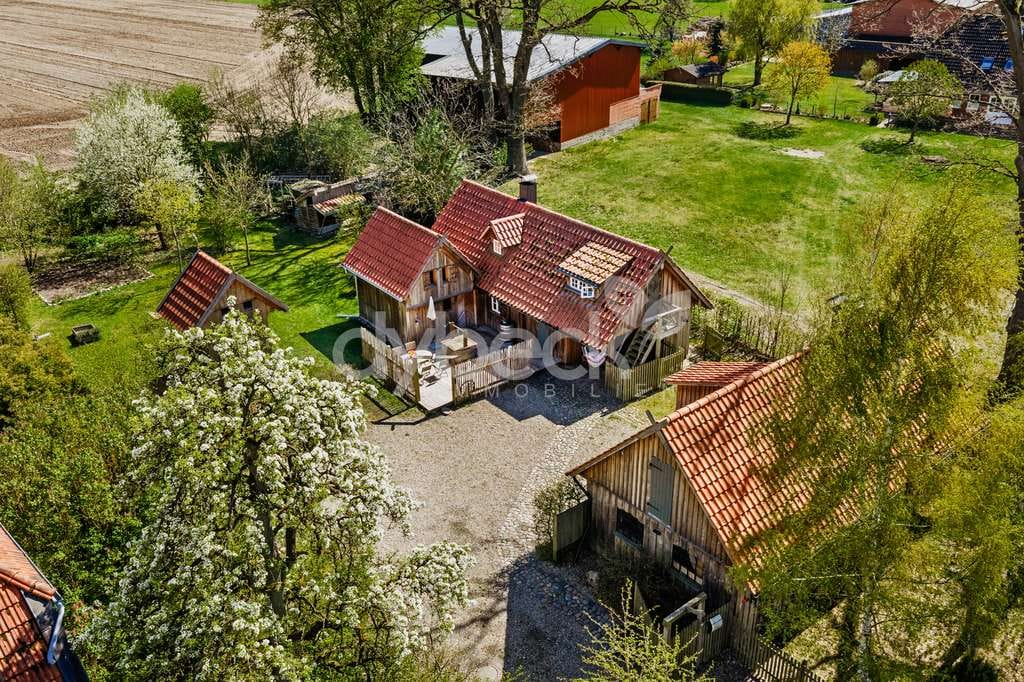 Immobilie in Thomasburg - Liebevoll gestaltetes Ensemble mit über 200 m² Nutzfläche und ca. 2 ha Wald. - Bild 0