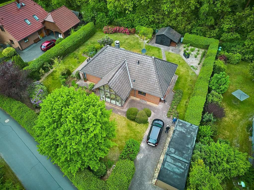 Immobilie in Handeloh - Wohnen am Waldrand und mitten im Dorf - Haus mit Wintergarten und Ausbaureserve in Handeloh - Bild 0