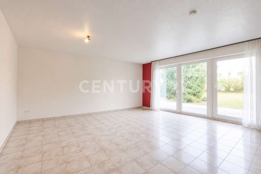 Immobilie in Essenheim - Großzügiges Zweifamilienhaus | 225 m² Wfl. | 2 Gärten | 4 Garagen | ca. 1.178 m² Grundstück - Bild 4