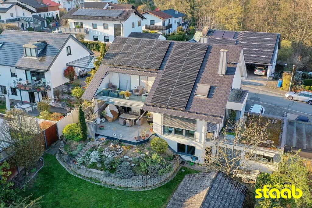 Immobilie in Glattbach - Wohnen auf höchstem Niveau – Einfamilienhaus in Top-Lage mit Einliegerwohnung und Doppelgarage - Bild 3