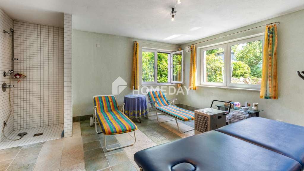 Immobilie in Karlsbad - Urlaub jeden Tag: Exklusives Einfamilienhaus in Karlsbad mit Indoor-Pool, Sauna & Kamin - Bild 3