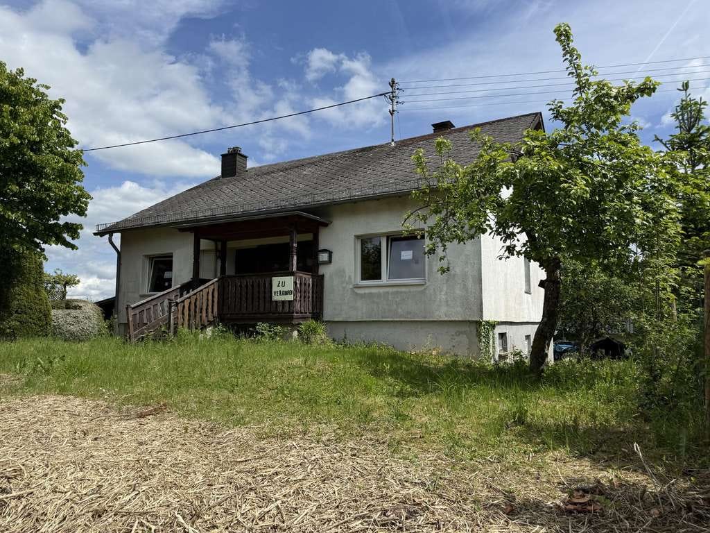Immobilie in Ditscheid - Erwecken Sie dieses sanierungsbedürftige Einfamilienwohnhaus in der Gemarkung Ditscheid aus seinem D - Bild 1