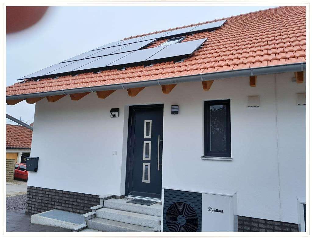 Immobilie in Zeilarn - Zeilarn: Neuwertige, große DHH, 8 Zi., EBK, 3 Bäder, KfW-40, PV, auf Erbbaurecht! - Bild 0