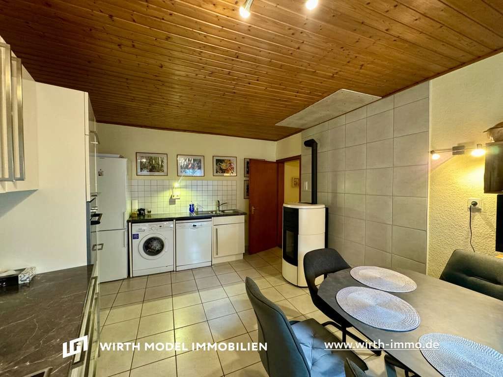 Immobilie in Waigolshausen - Einfamilienhaus mit Nebengebäude und Scheune in Waigolshausen OT Hergolshausen - Bild 2
