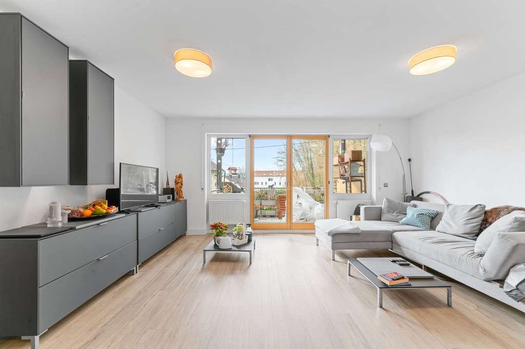 Immobilie in Neckartenzlingen - Gepflegte 3,5-Zimmer-Wohnung mit Südbalkon & TG-Stellplatz - Bild 2