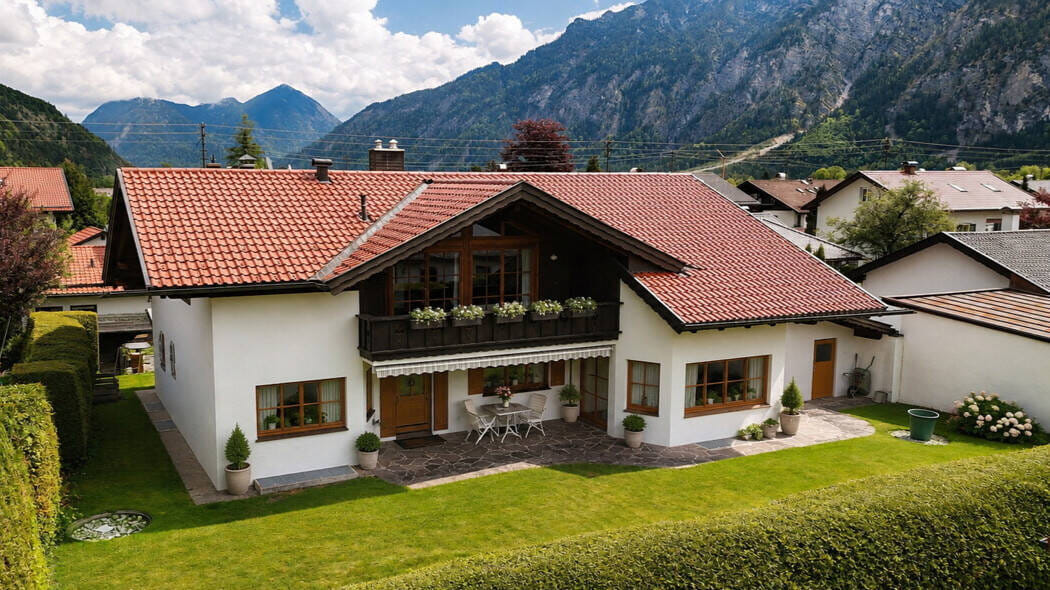 Immobilie in Oberau - Repräsentativ und großzügig - Landhausvilla  mit viel Potenzial & Einliegermöglichkeit - Bild 1