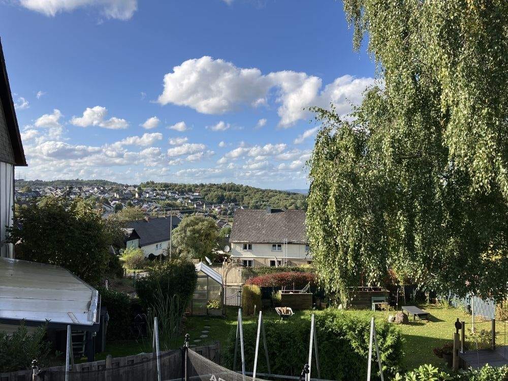 Immobilie in Weitefeld - Sofort bezugsbereites Einfamilienhaus mit 124 m² Wohnfläche auf idyllischem Grundstück! - Bild 1