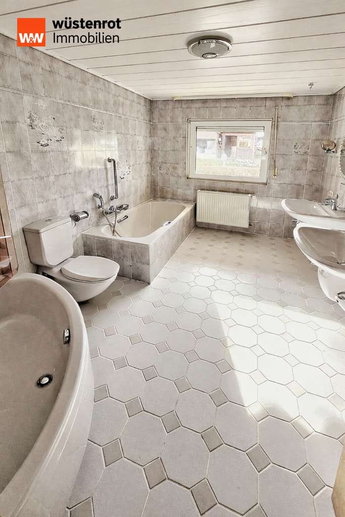 Immobilie in Büdingen - Paradies für 2 (Familien)! Büdingen OT, ca. 250 m² Wfl, 2 Kamine, Feldrandlage, 3 Garagen & Wallbox! - Bild 4
