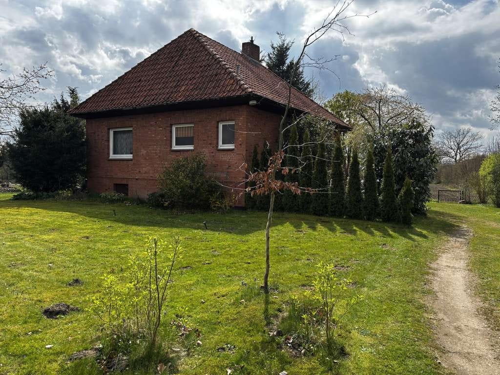 Immobilie in Groß Niendorf - Gepflegter und dennoch modernisierungsbedürftiger Bungalow in Feldrandlage - Bild 0