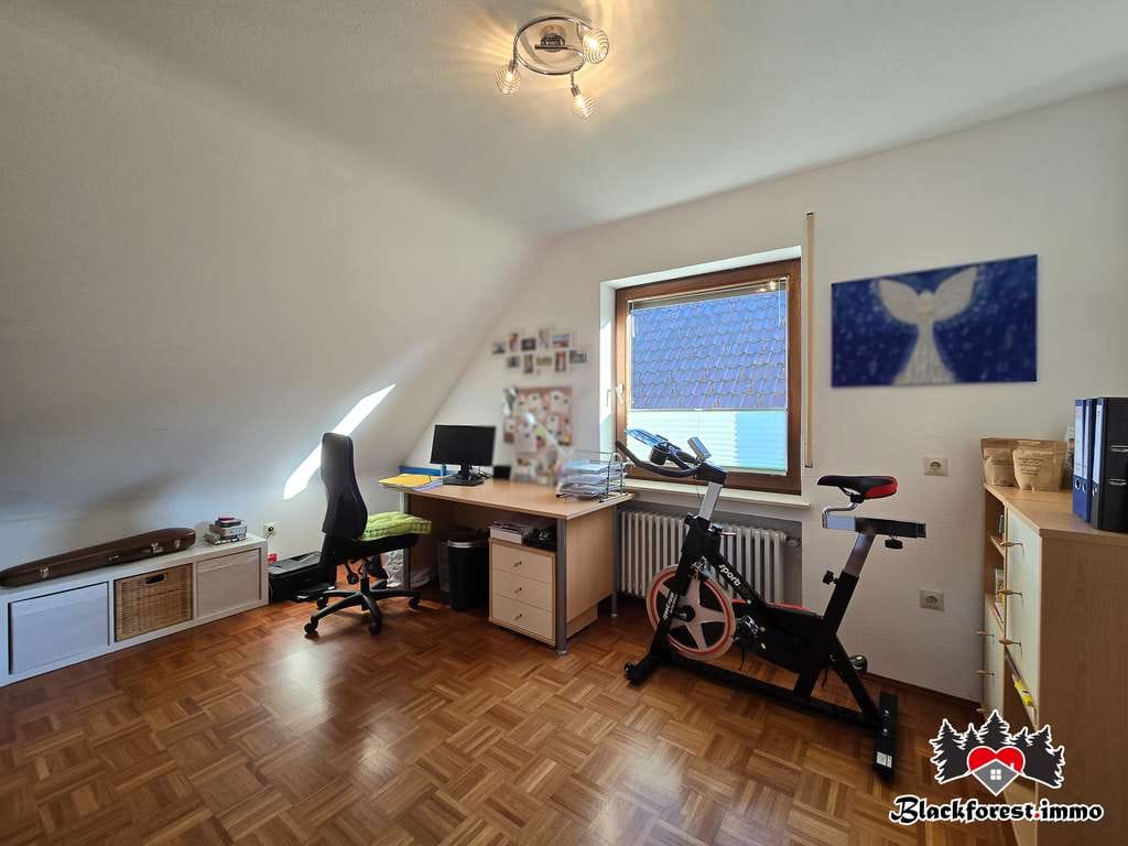 Immobilie in Hardt - Zentrales 2-Familienhaus mit 3 Garagen und PV-Anlage - Bild 1