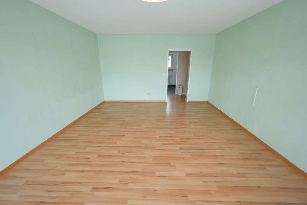 Immobilie in Erlensee - 3-Zimmer-Wohnung mit Balkon, Stellplatz und Entwicklungspotenzial in Erlensee - Bild 2