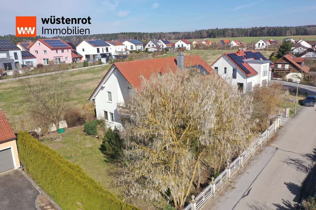 Immobilie in Brunn - Großzügiges EFH in ruhiger Lage in Brunn/Laaber – auch für 2 Generationen, sofort bezugsfrei - Bild 3