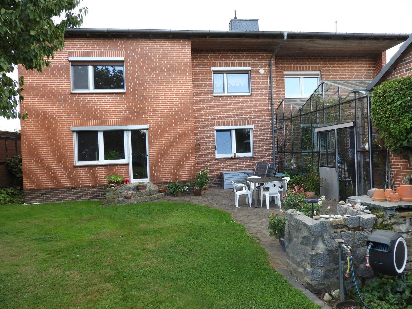 Immobilie in Wittingen - Sehr gepflegtes Zweifamilienhaus mit Garage und Vollkeller in guter ruhiger Lage in Wittingen zu verkaufen * Klingengarten 2 * 29378 Wittingen - Bild 1