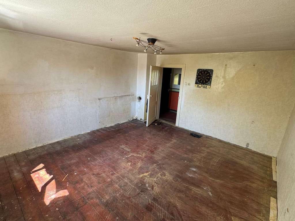Immobilie in Ludwigshafen am Rhein - Dachgeschoss mit Perspektive – renovierungsbedürftige 3-Zimmer-Wohnung in Ludwigshafen-Süd - Bild 3