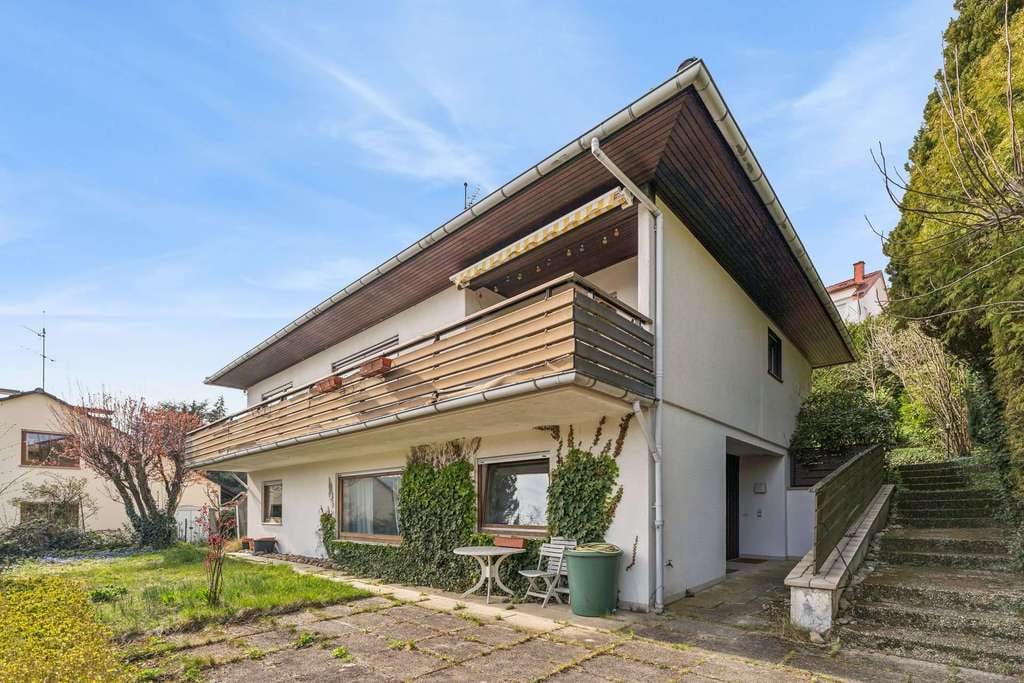 Immobilie in Niedernhausen - Einfamilienhaus mit Einliegerwohnung Wohnfläche 247 m2 mit Traumblick in Niedernhausen-Engenhahn - Bild 0