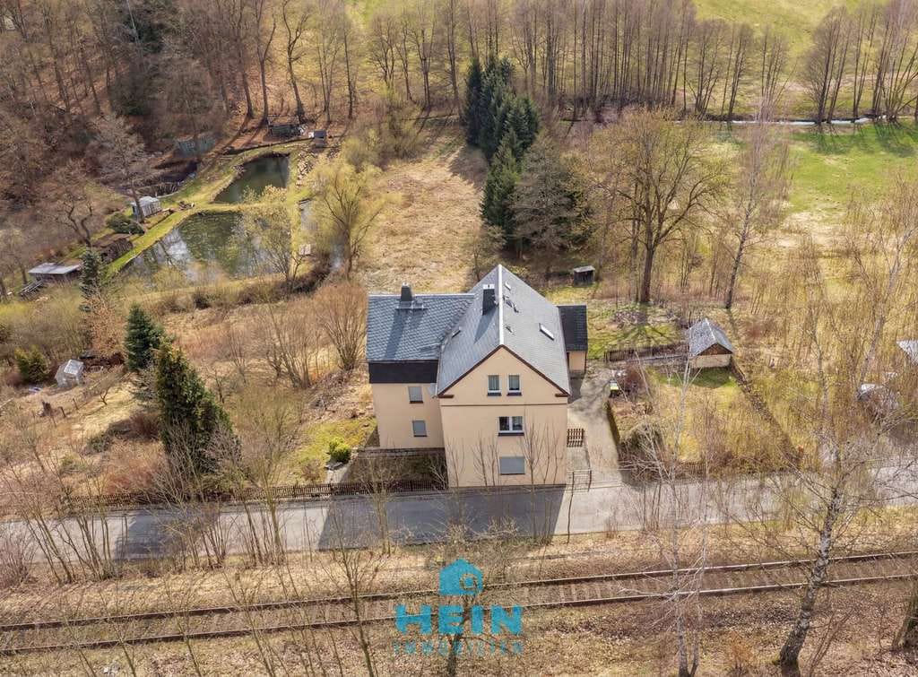Immobilie in Lößnitz - Stabile Basis, starkes Potenzial – Dreifamilienhaus im Erzgebirge - Bild 3