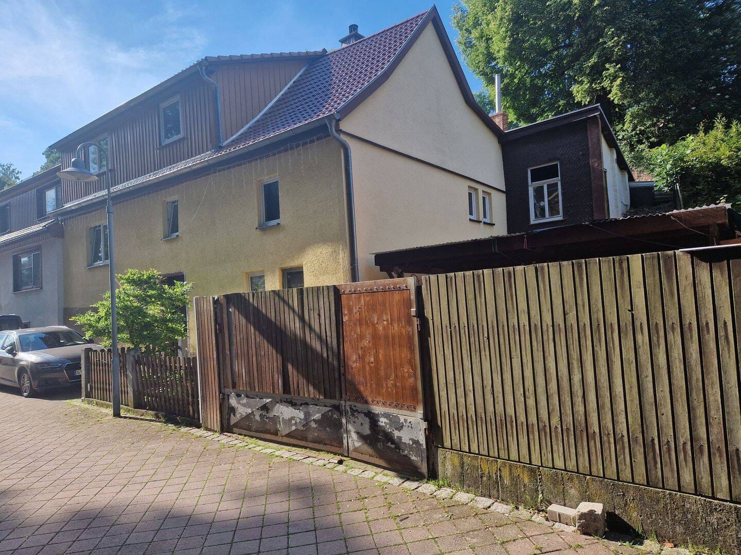 Immobilie in Georgenthal - + Großes saniertes Einfamilienhaus + in Georgenthal OT Schönau v. d. Walde + mit Einbauküche + Partyraum + und Doppelcarport + - Bild 2