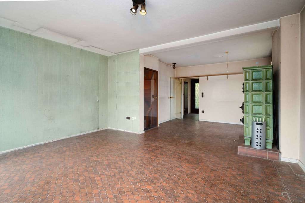 Immobilie in Hambühren - Sanierungsbedürftiges Reihenendhaus mit 2 Garagen - Bild 4