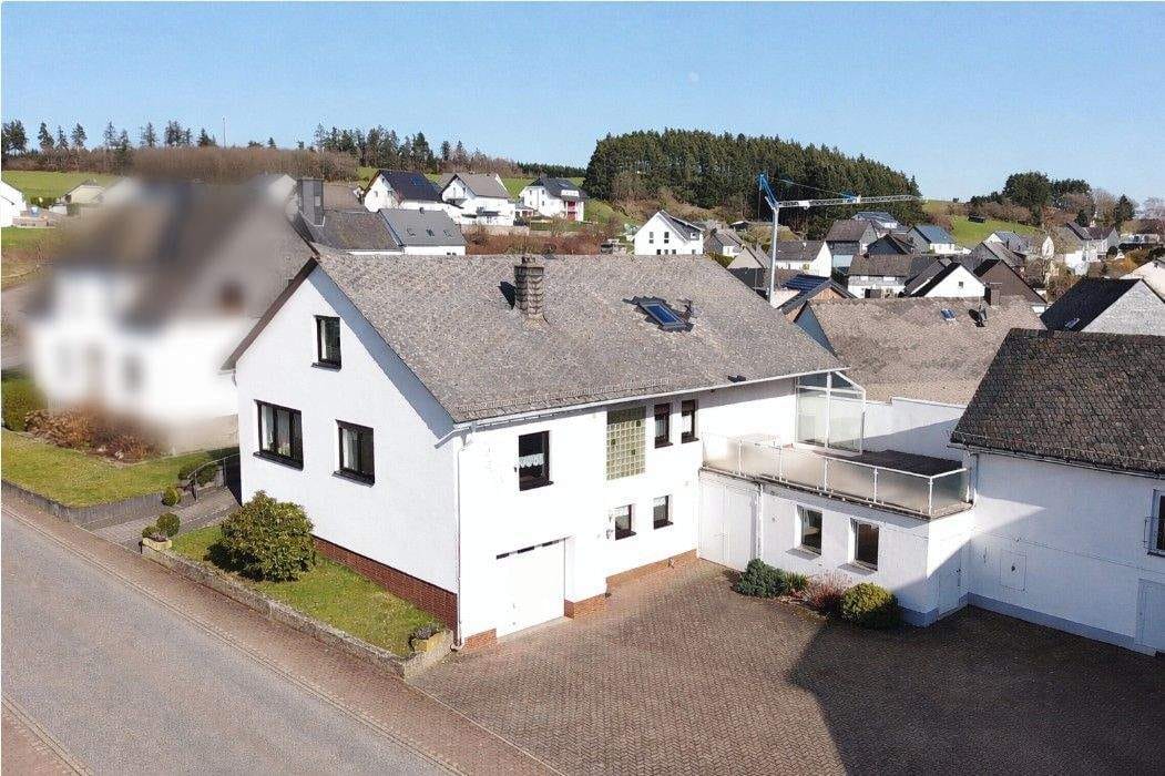 Immobilie in Schauren - Großzügig Wohnen mit ausreichend Platz in ruhiger sonniger Lage im Hunsrück - Bild 0
