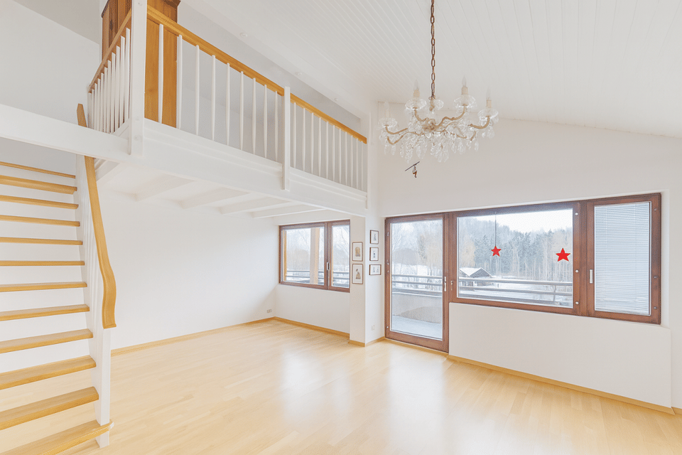 Immobilie in Siegsdorf - Exklusive Dachgeschosswohnung mit Galerie & traumhafter Aussicht - Bild 0