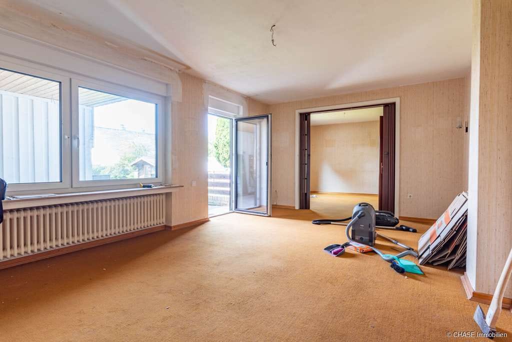 Immobilie in Hagenburg - Sanierungsbedürftiges Zweifamilienhaus in bester Lage Hagenburgs mit Garage und Garten - Erbbau! - Bild 1