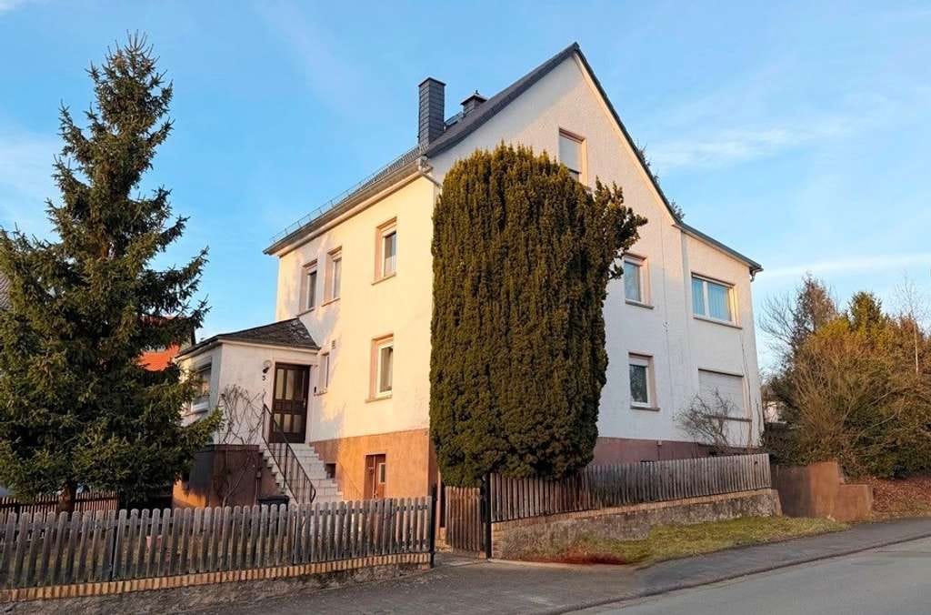 Immobilie in Aßlar - Gemütliches Wohnhaus - vielseitg nutzbar - optional mit Baugrundstück - Bild 0