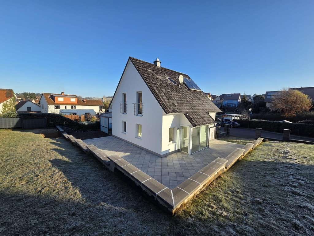Immobilie in Gerach - 🏡 Stilvolles Einfamilienhaus in Bestlage - modern, ruhig, sofort bezugsfrei - Bild 0