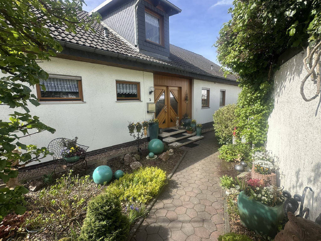 Immobilie in Frankenberg - großzügiges und gepflegtes Wohnhaus in Frankenberg (Eder) - Bild 1