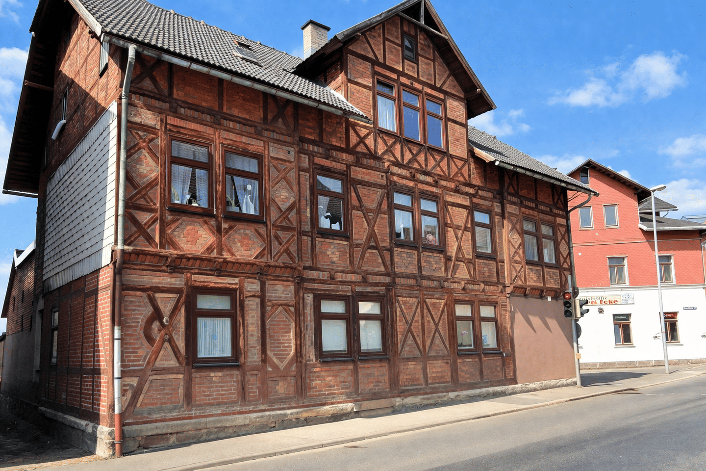 Immobilie in Sonneberg - Mehrfamilienhaus mit 3 Wohneinheiten in zentraler Lage von Sonneberg - Bild 2