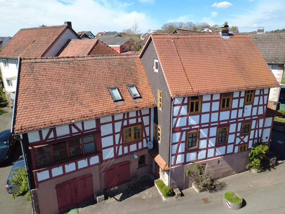 Immobilie in Cölbe - Fachwerkcharme mit tollem Gartengrundstück! - Bild 1