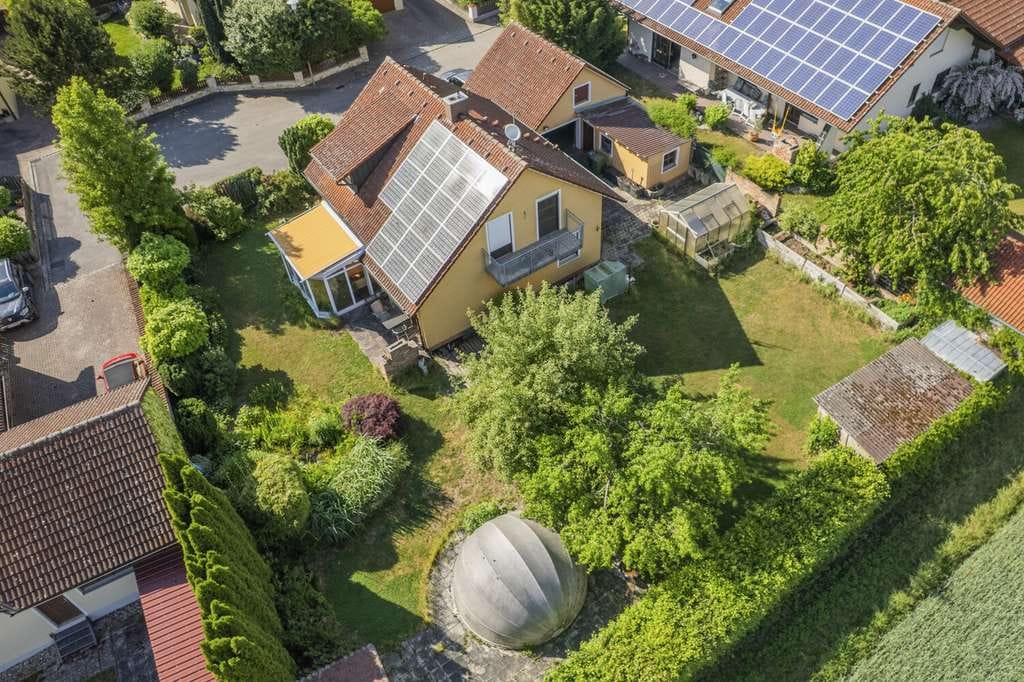 Immobilie in Mindelstetten - Gepflegtes EFH mit Garage, Kachelofen und PV-Anlage in sehr ruhiger Lage von Offendorf - Bild 1
