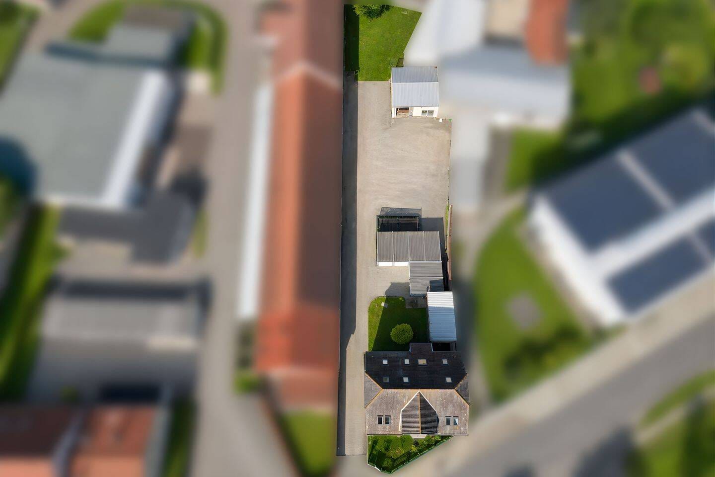 Immobilie in Hedersleben - Attraktives Mehrfamilienhaus mit 6 Wohneinheiten und großem Grundstück in Hedersleben - Bild 2
