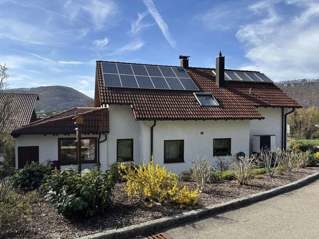 Immobilie in Bad Überkingen - Einfamilienhaus mit Einliegerwohnung, Talblick & Sonnenterrasse in ruhiger Lage, provisionsfrei - Bild 0