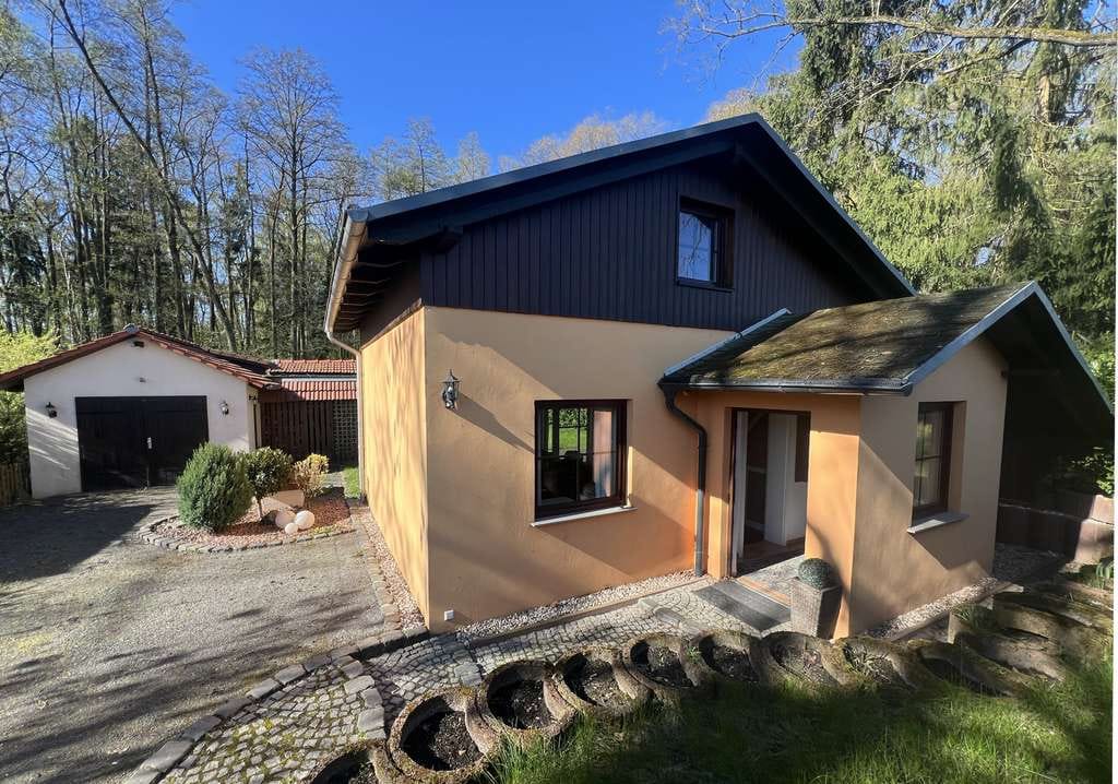 Immobilie in Machern - Natur Pur – Erholungsgrundstück mit Waldhaus, Garage und Atelier - Bild 0