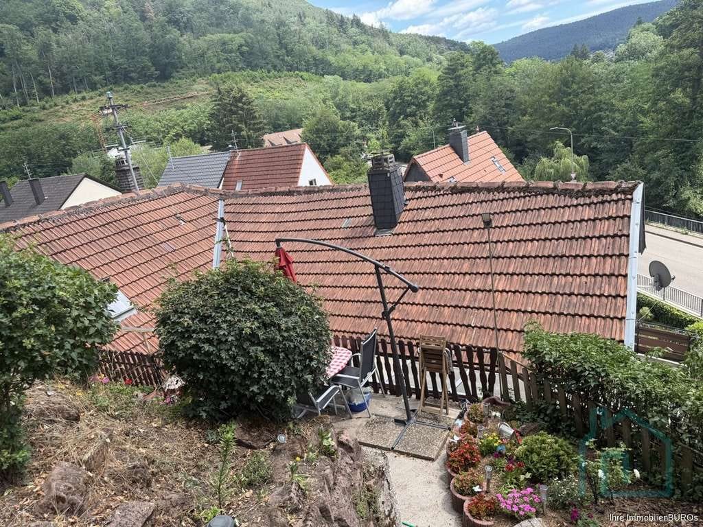 Immobilie in Frankeneck - Kapitalanlage: Komplett vermietet
3-Familienhaus mit 2 Garagen und Garten - Bild 1